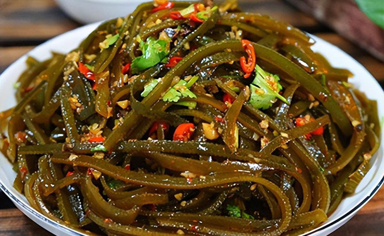 所需食材:海带丝,生姜,大蒜,香菜调料:食盐,生抽,香醋,白醋,白糖,鸡精