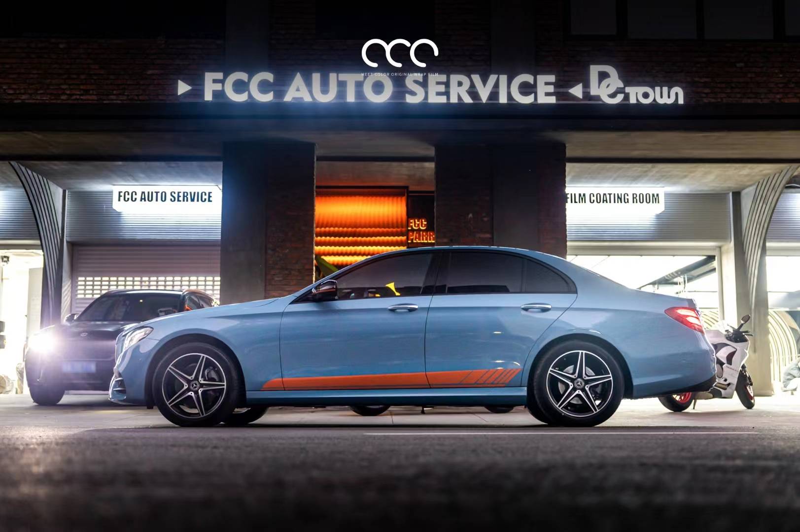 奔驰e级漫彩改色膜瓷器蓝,深若雨晴,淡如月色_搜狐汽车_搜狐网