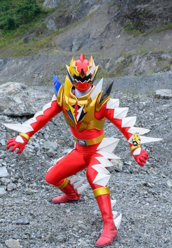 爆龙战队暴连者20周年外传剧场版新形态爆料暴连红极限超暴连_造型