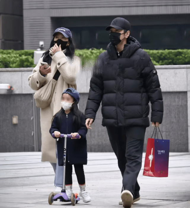 赵又廷的儿子和女儿图片