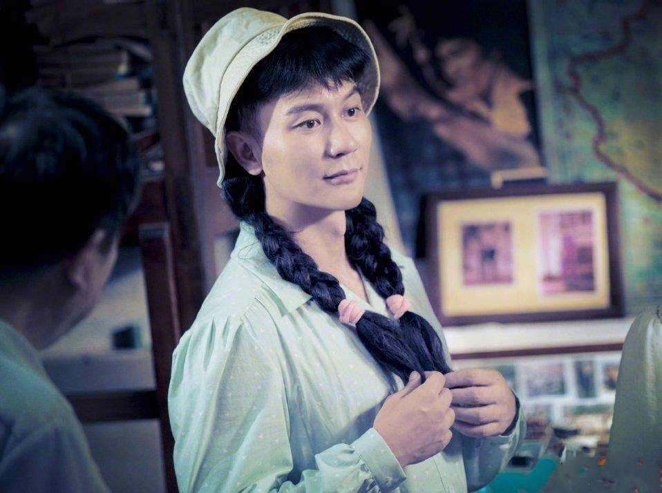 42岁李晨演17岁中学生被郑恺识破,和旧爱差距甚大_范冰冰_张馨予_事业