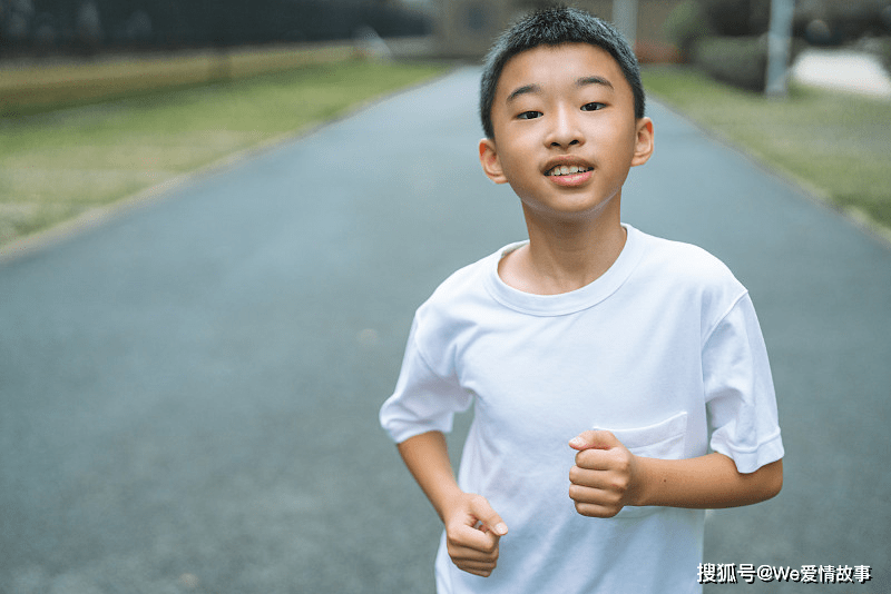 "哥,让嫂子辞职伺候妈,我一天挣160耽误不起""她年薪50万"_唐子怡