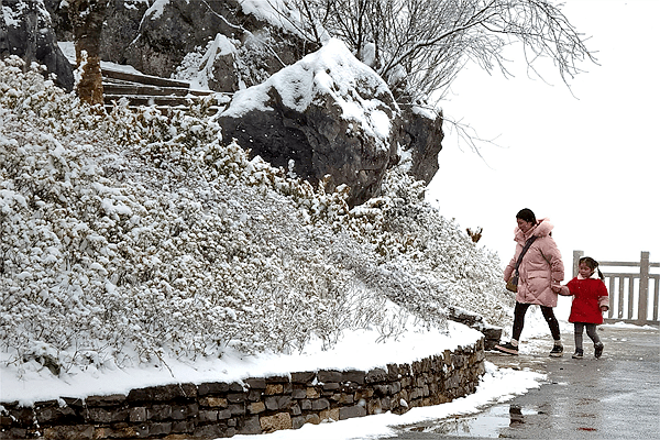 重庆市继2016年之后第一场雪 山城人民纷纷出游赏雪