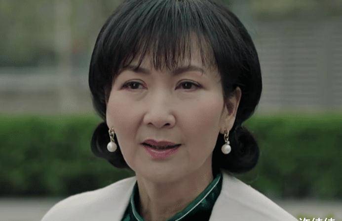 60多岁的陈美琪晒出近照,其看起来不再年轻,网友:小青也老了!