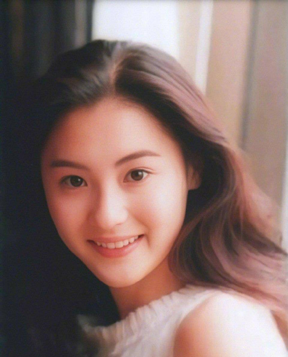 看来张柏芝真的是在给我们分享自己年轻时的成长历程呢