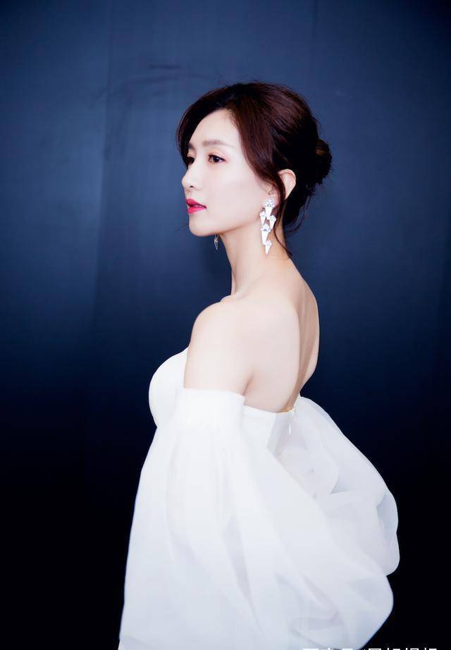 女明星们的蝴蝶背:周冬雨吓人,王子文暴露年龄,刘诗诗真绝色!