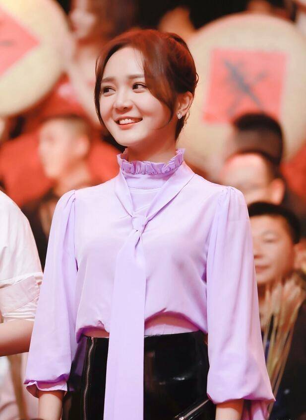 靳梦佳拿唇釉给粉丝签名被赞暖心,结果事情发生了反转_湖南台_姐姐