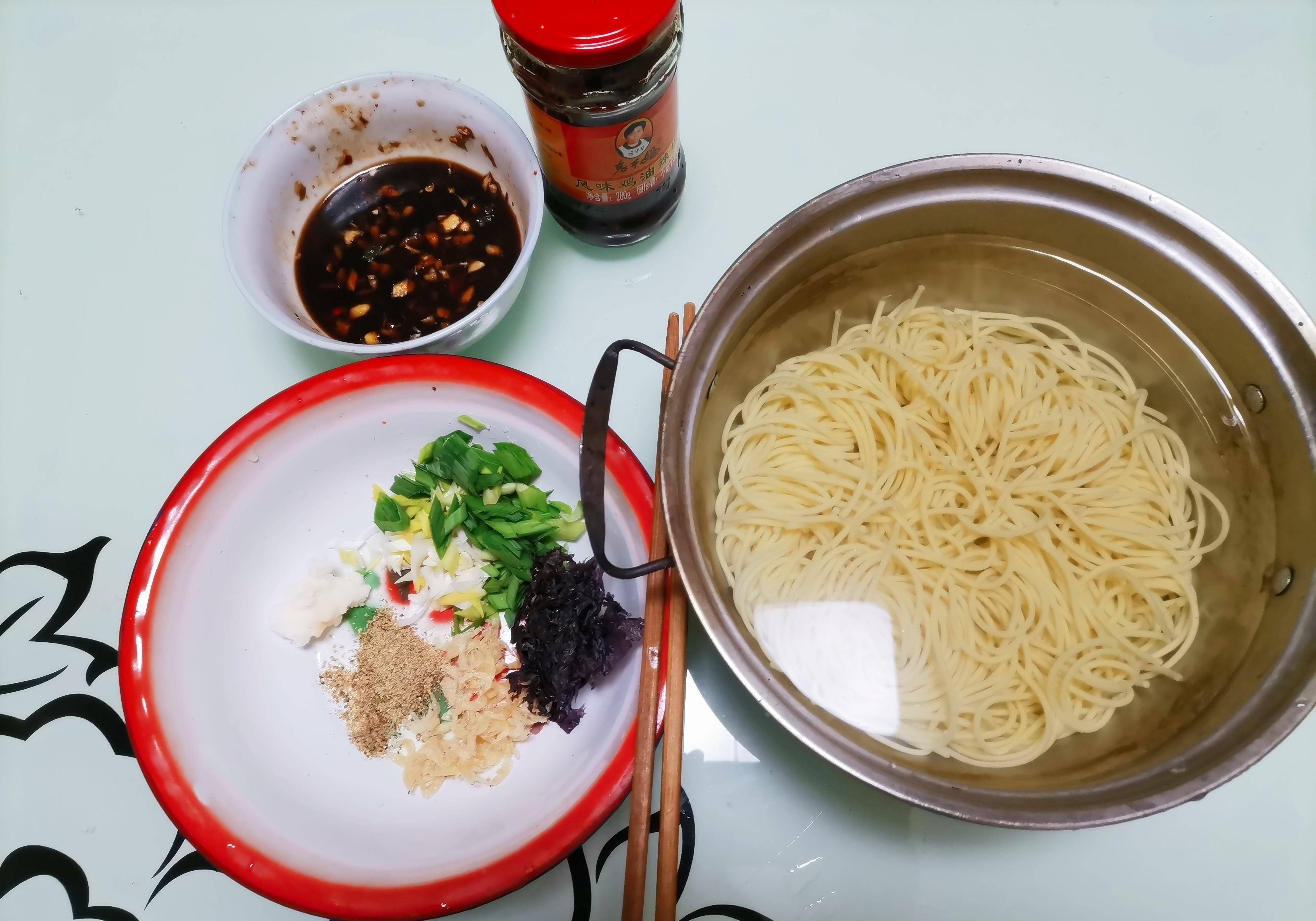 在家裡下麵條,下餛飩,怎樣製作簡易高湯?