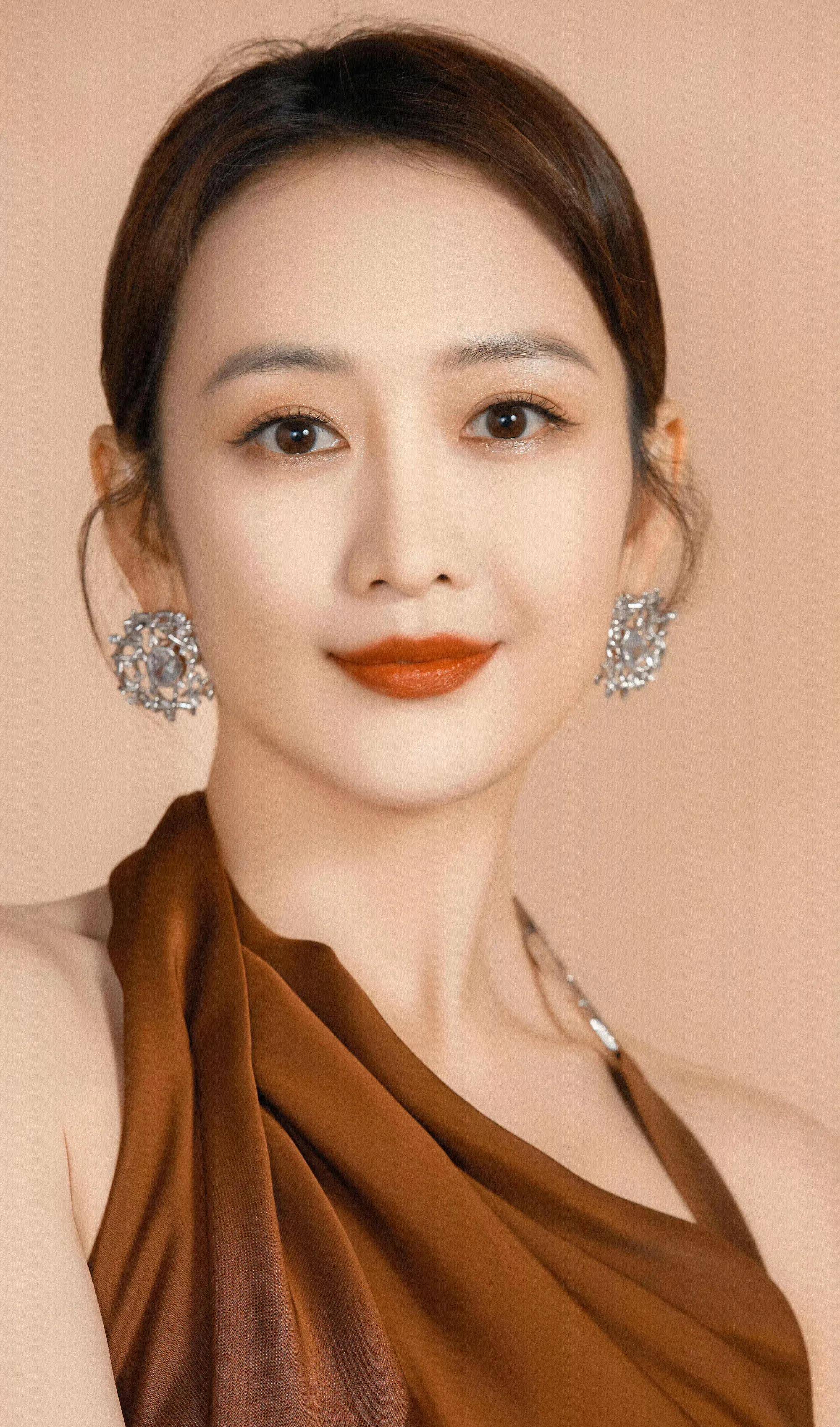 "广西之花""冷艳美女"- 王鸥_客官_心上人_被称为