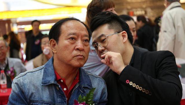 人家没抢牛群大师兄位置,早年就和常宝华有口盟?_相声_师门_师父