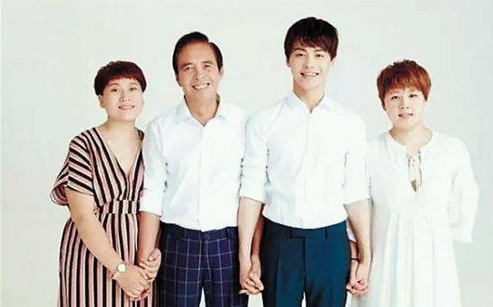 马天宇:好男儿选秀出道,唱歌演戏都不错,童年经历让他珍惜一切_姐姐