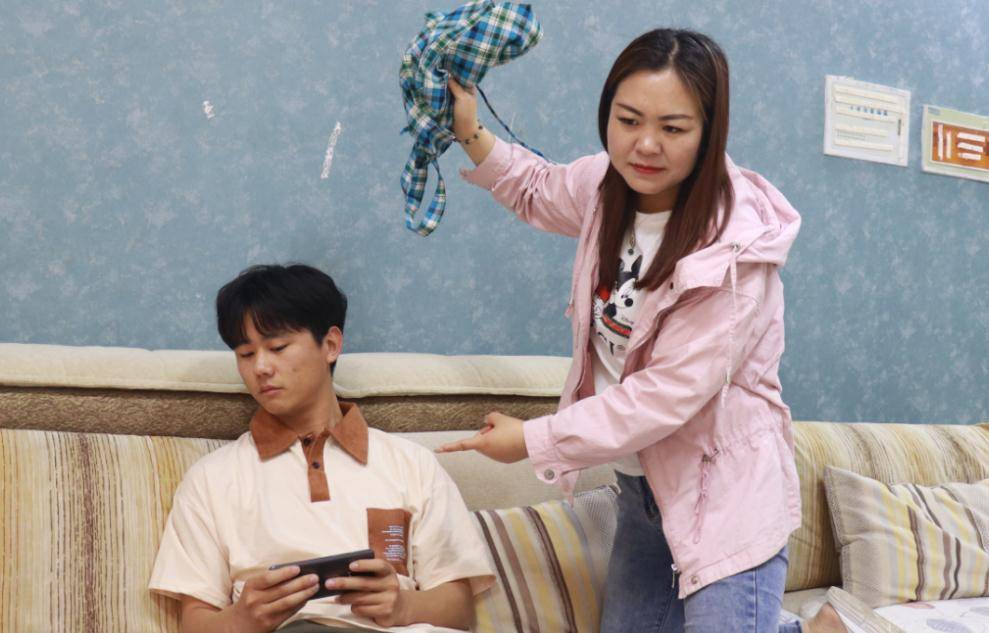 06年浙江妈妈打扫阁楼,意外发现一堆白骨,公安:立即逮捕她女儿_徐丹