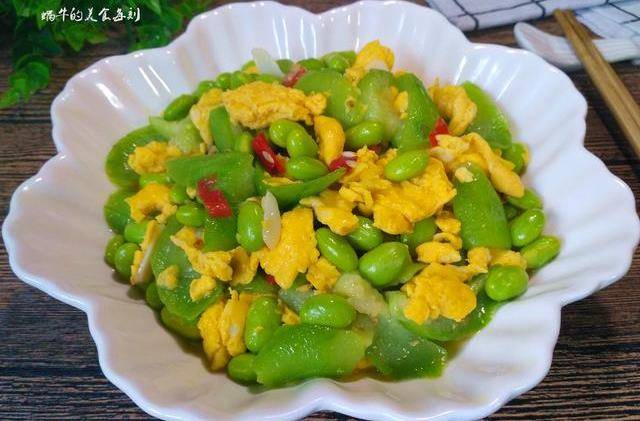 丝瓜炒鸡蛋,多做这一步丝瓜鲜嫩不发黑,夏天常吃清热解毒_毛豆_美味