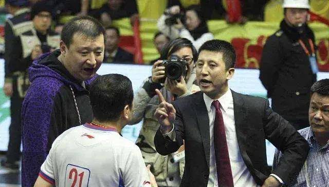 裁判息哨,他曾驱逐郭士强,惹怒郭艾伦,辽宁球迷:闫军呢_比赛_夏春_cba