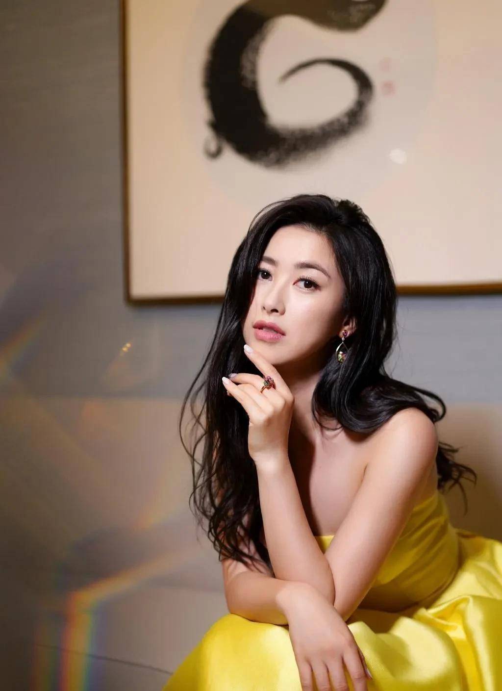 今年已经39岁的朱珠,年龄对于她来说只是一个数字,无论是颜值还是身材