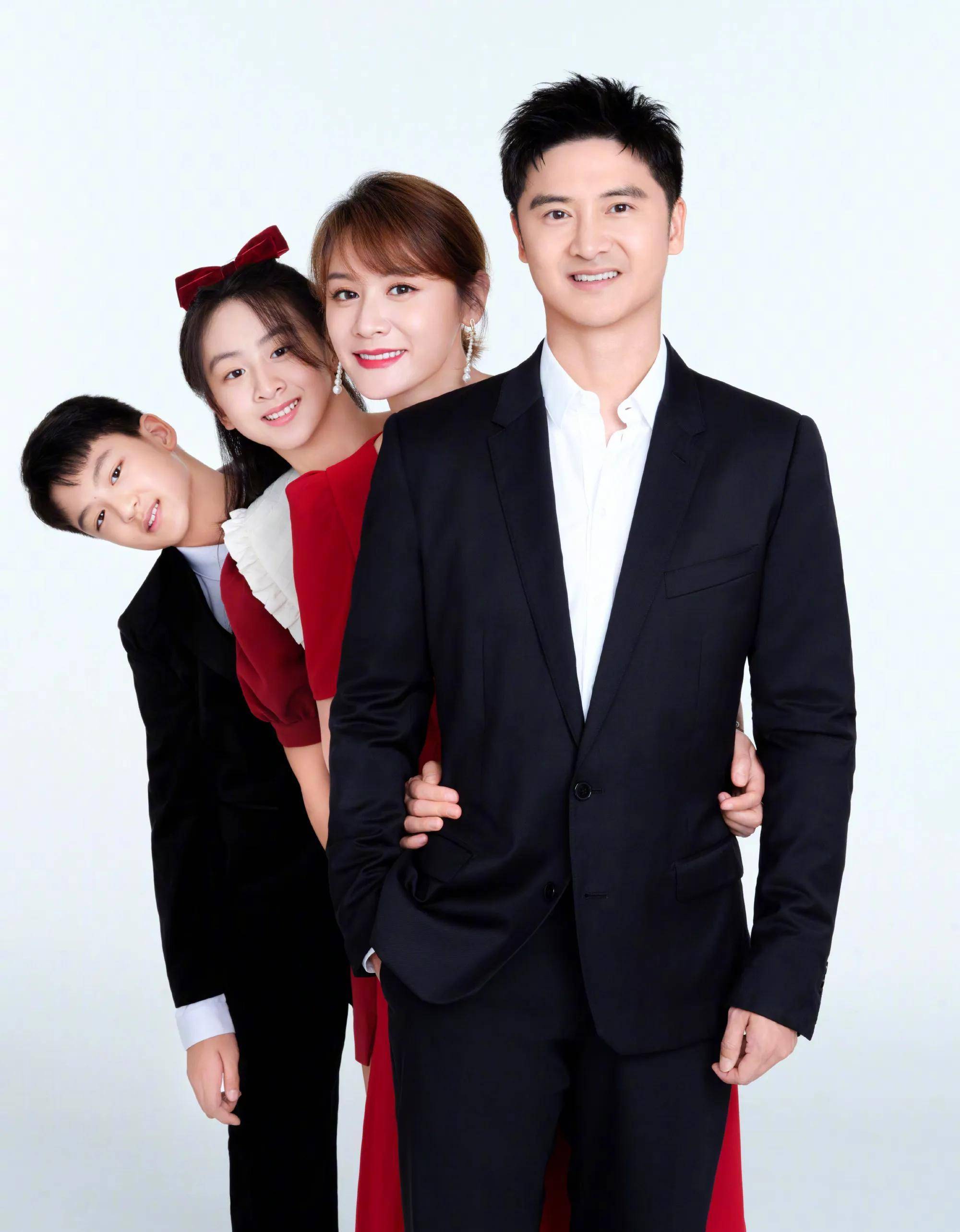 田亮晒全家福送新春祝福,14岁女儿森碟身高引关注!_cm_叶一茜_照片