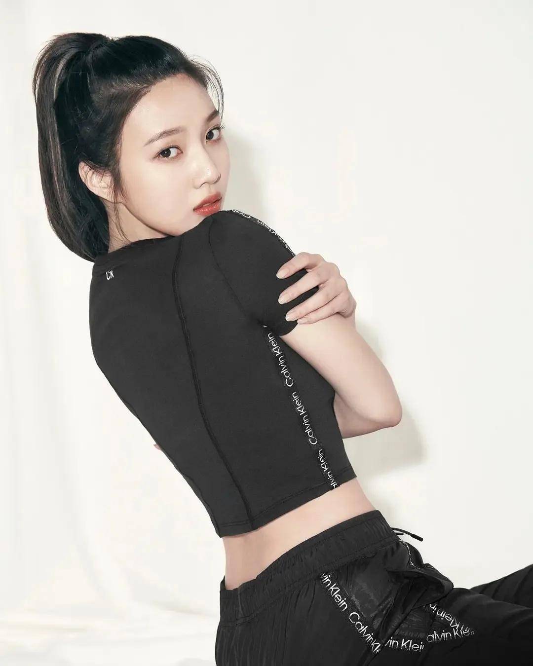 韩国女星朴秀荣 为什么被称为"糕糕"_偶像_蛋糕_身材