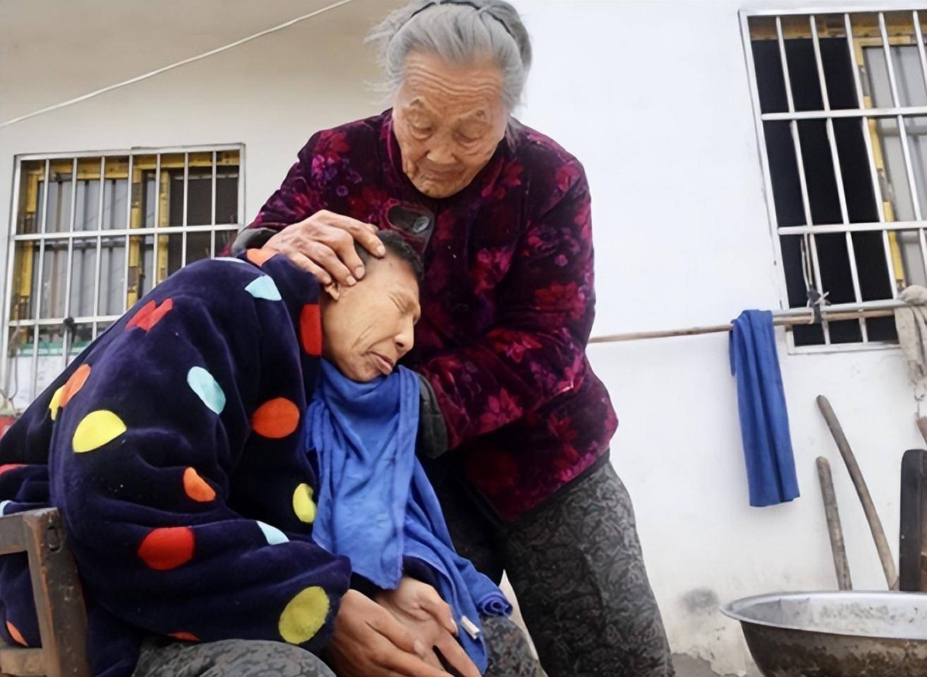 湖北105岁老太嫁给表哥,生下三个猴娃,58年苦苦照料后来怎样了_陈秀英