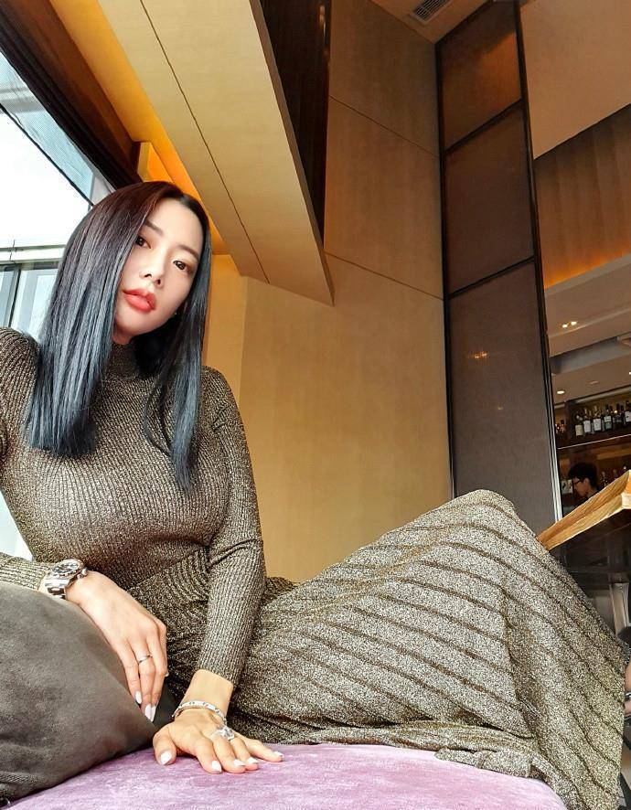 克拉拉穿健身裤曲线妖娆,难怪号称亚洲第一好身材_女神_运动_的设计