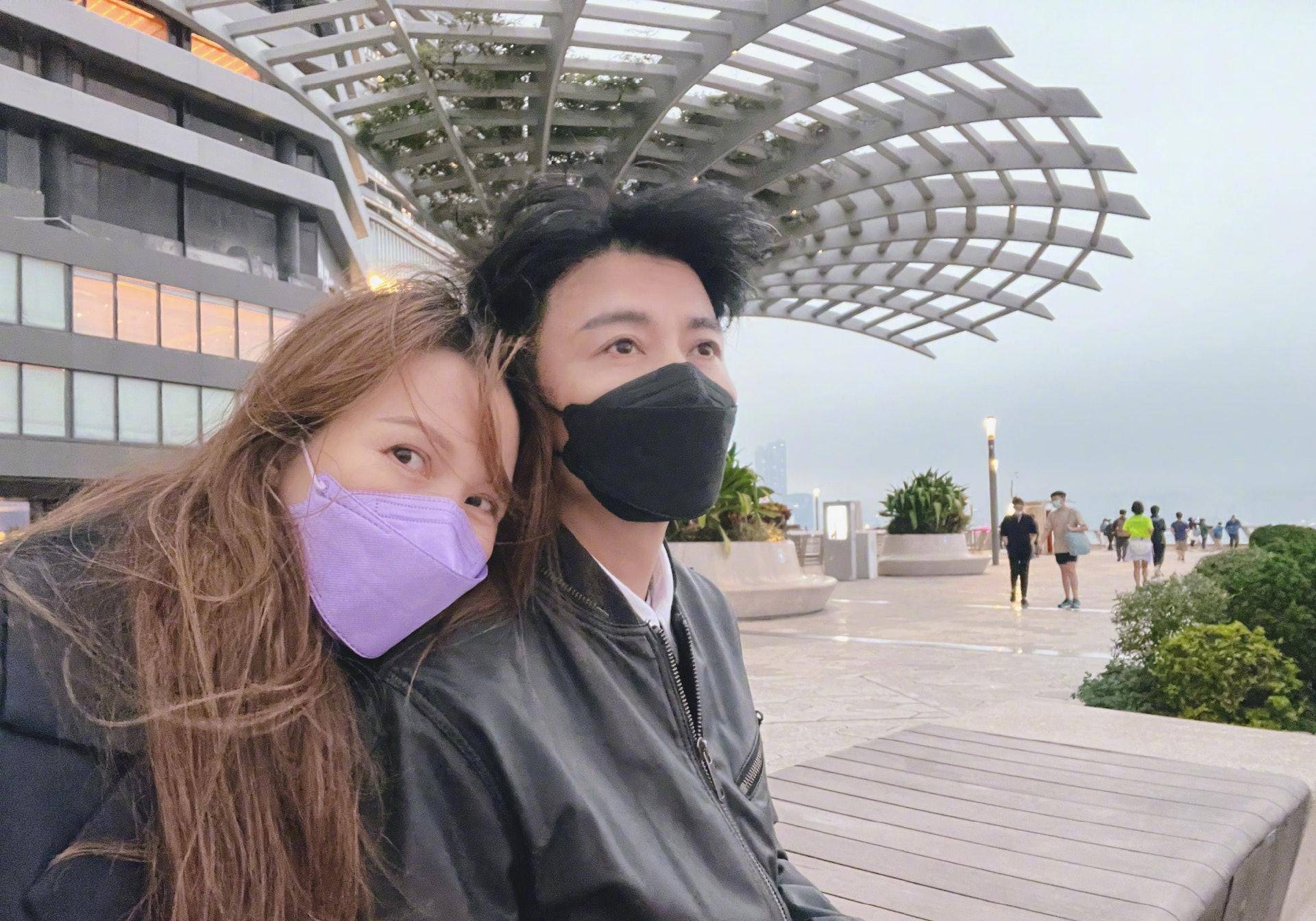 蔡少芬素颜庆祝结婚15周年,张晋34字真情告白超感人_老公_夫妻_什么