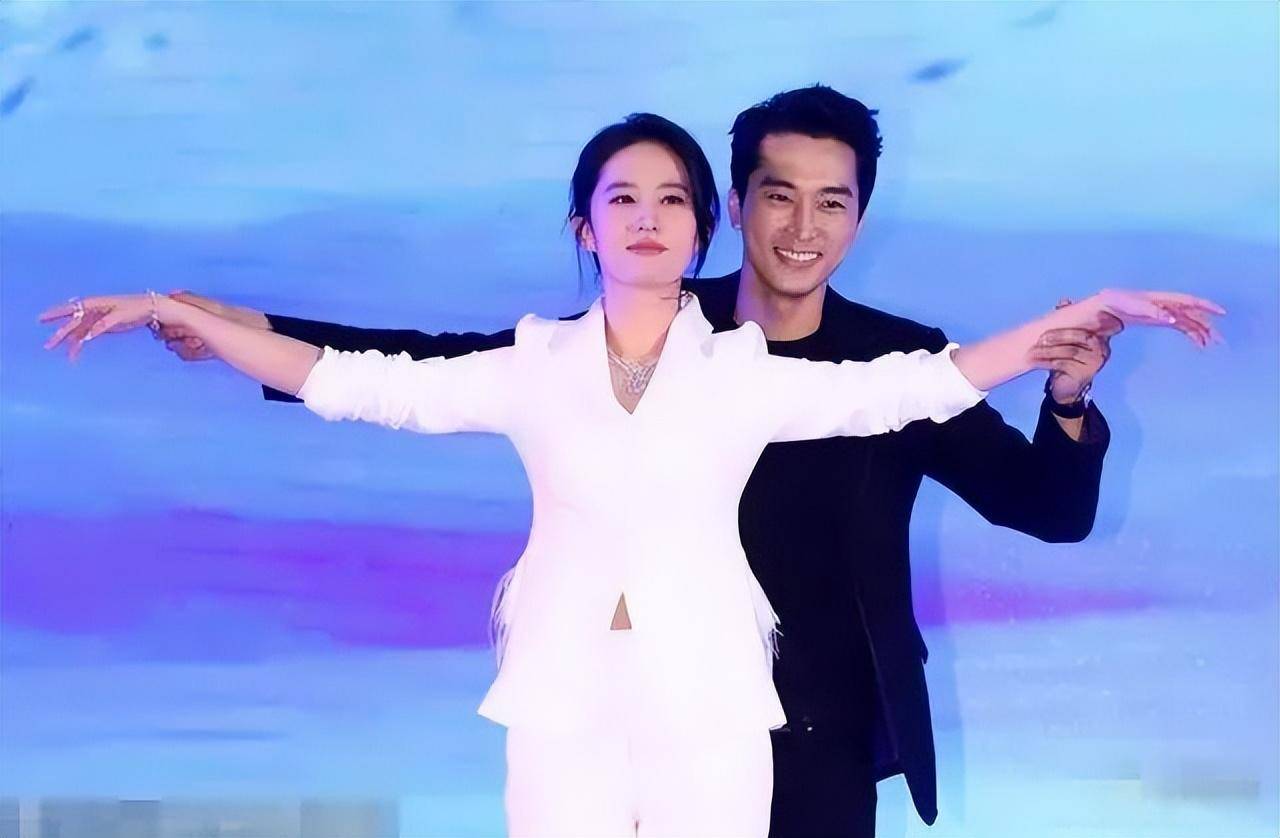 刘亦菲与宋承宪她至今已主演了《花木兰》《神雕侠侣》《功夫之王》