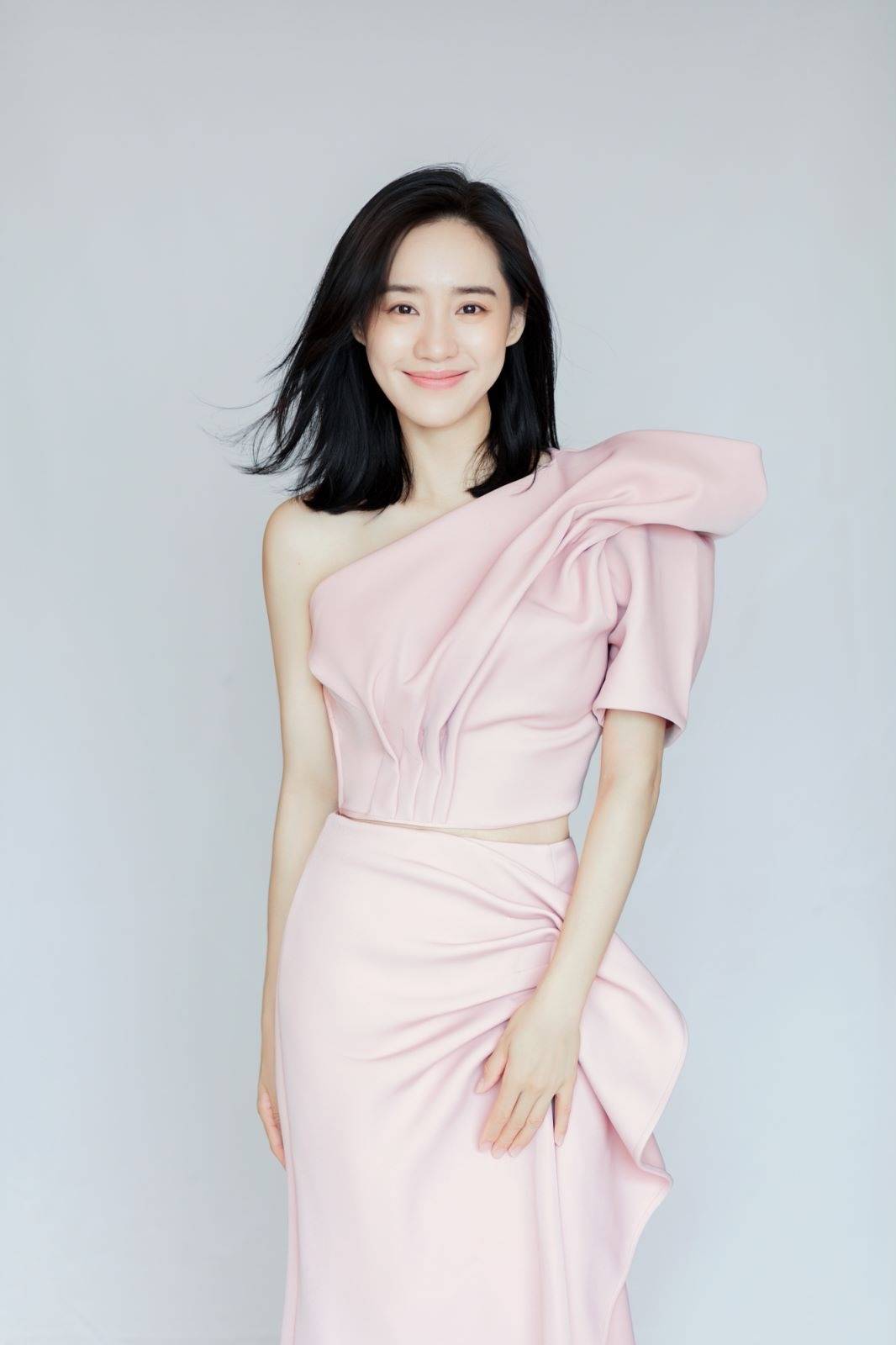 从秋雅到韩朵朵,王智回归《流浪地球2》,能文能武又飒又美_角色_表演