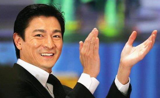 58岁刘德华现身演唱会,三首经典唱到哽咽,不愧红了四十年_观众_因为