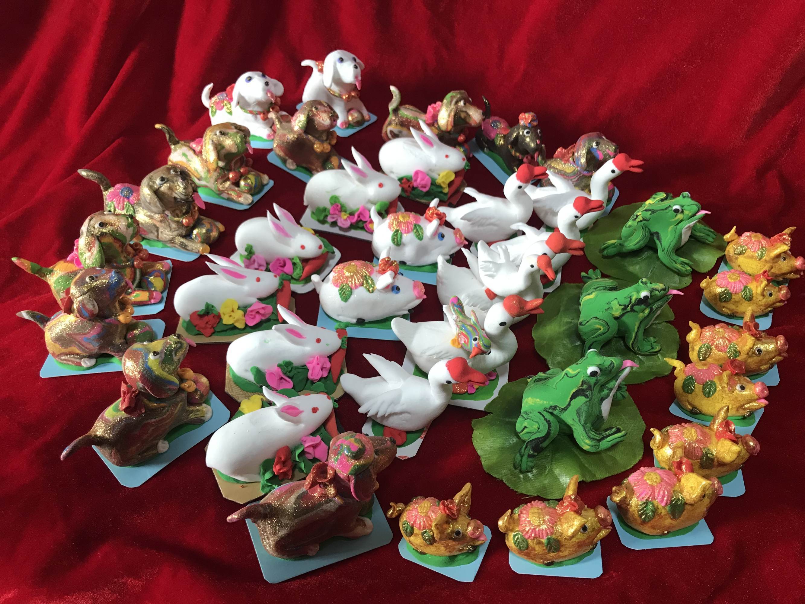 赵爱民制作的各种面塑小动物赵爱民制作的面塑小狗非常可爱赵爱民制作