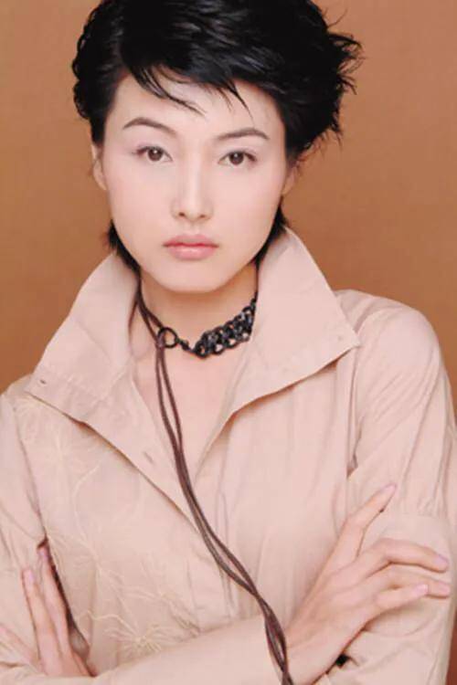 "男人婆"张延:嫁大5岁香港男演员,求婚3次才肯嫁,女儿比她美
