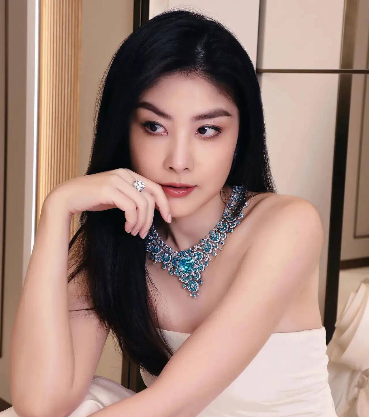 陈慧琳分享车祸后第一个拍摄工作,面部仍未完全消肿,还有些痛