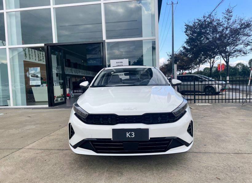 2023款起亚k3到店,外观小k5,全系四缸 自动挡,不愧是务实之选_搜狐