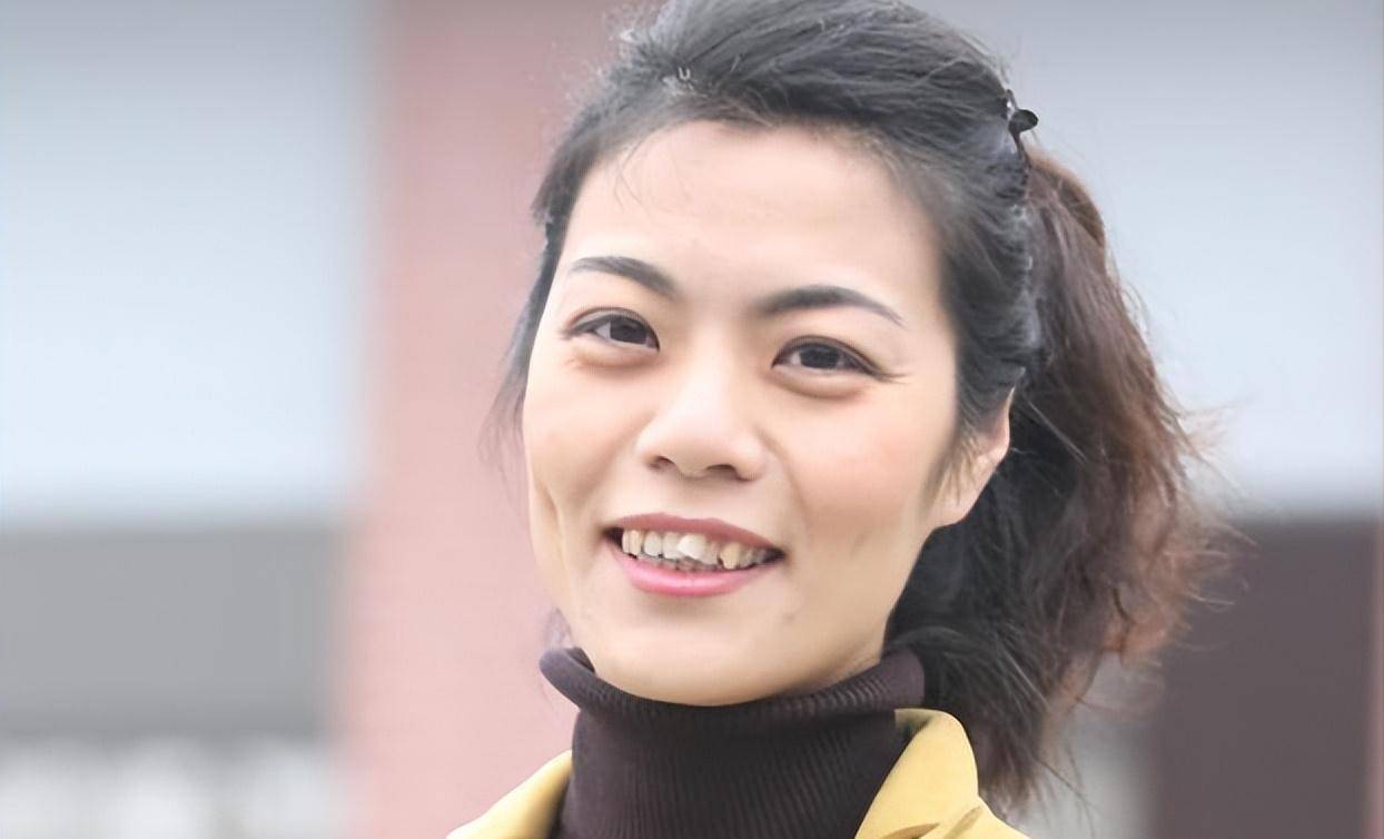 从之前的万众瞩目到现在的无人问津,陈果可以说是经历了人生的大起大