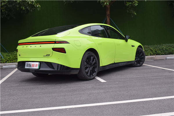 试驾小鹏p7鹏翼版:价值43万的它,能否满足你的"跑车梦"?