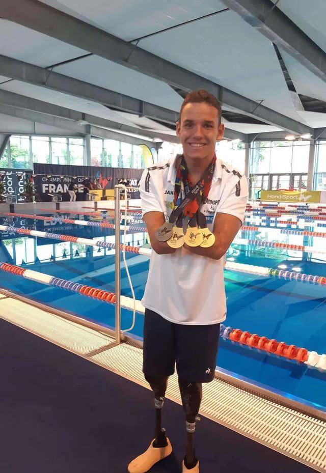 四肢截瘫法国运动员游泳十天渡湖,肥宅还有什么理由贴秋膘_挑战_救生