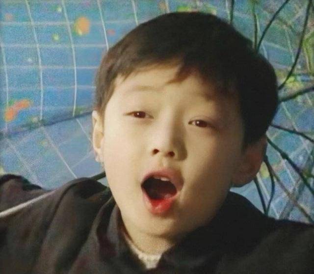 exo九人童年照,朴灿烈小时候胖胖的,吴世勋的直男自拍亮了!