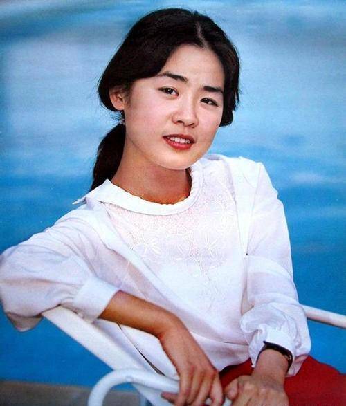 因出演《牧马人》走红的丛珊，当红为什么要出去，现在她还好吗？_电影_中戏_获得了