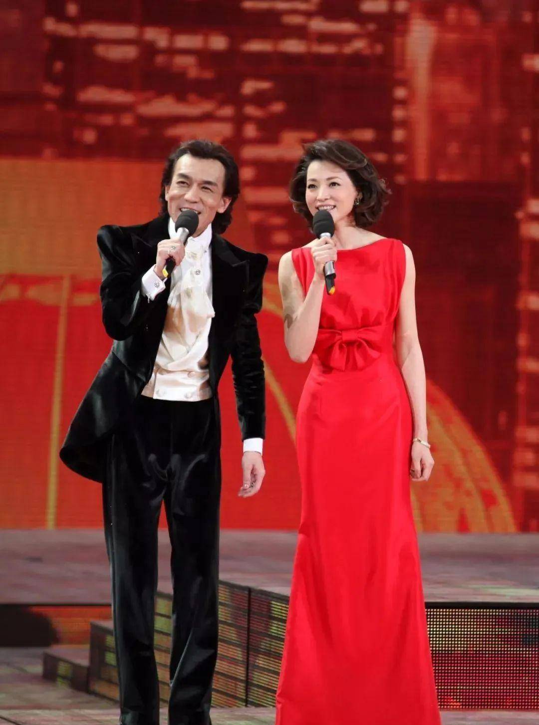 一代国民女神从春晚消失了_赵忠祥_倪萍_观众