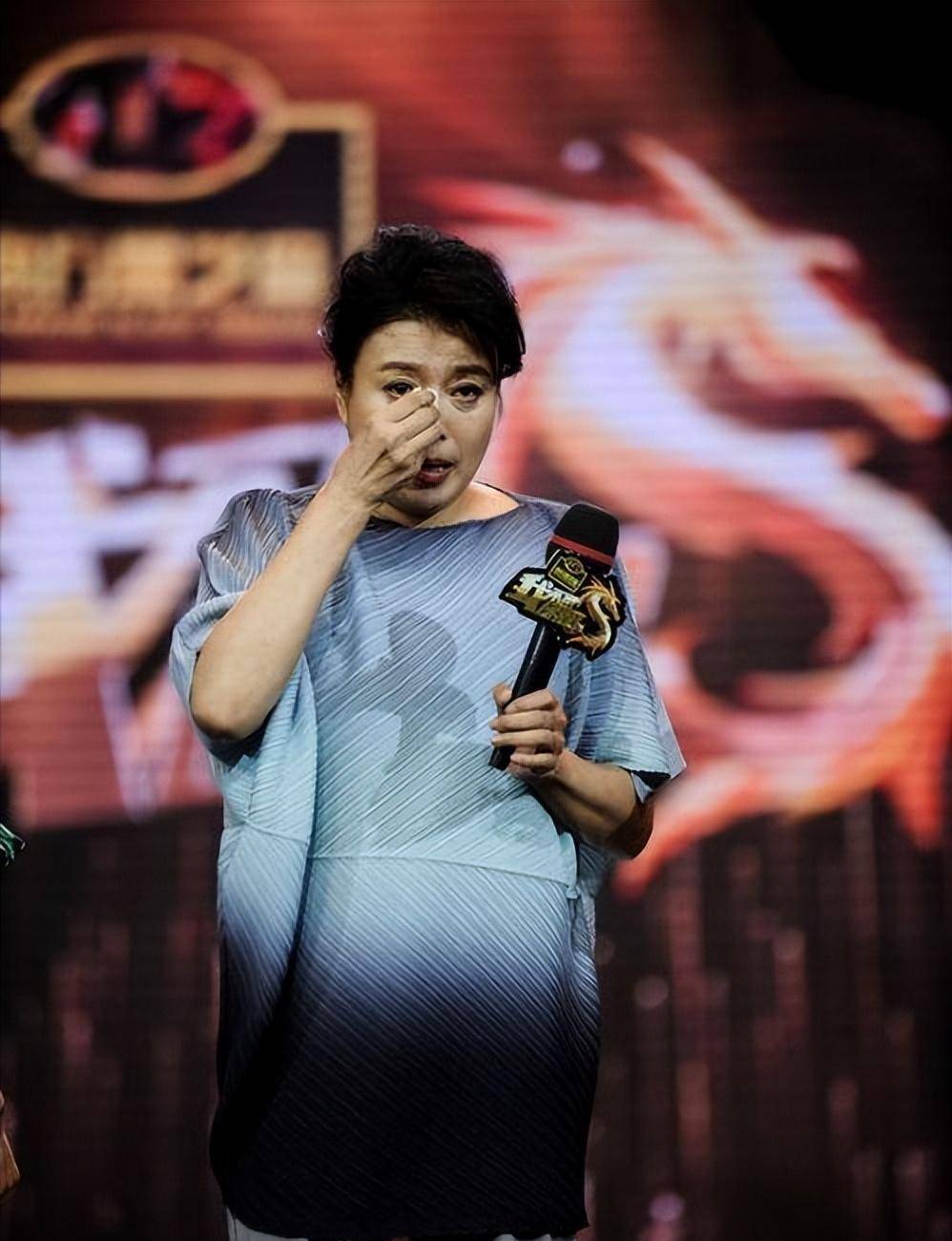 丁嘉丽:为孙红雷向导演下跪,两段婚姻伤人伤己,如今信佛养老_女生