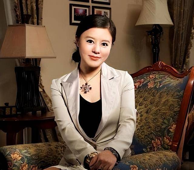 被央视揭穿的"捞金女王"于文红:靠收割富婆,骗走50亿_的项目_时候