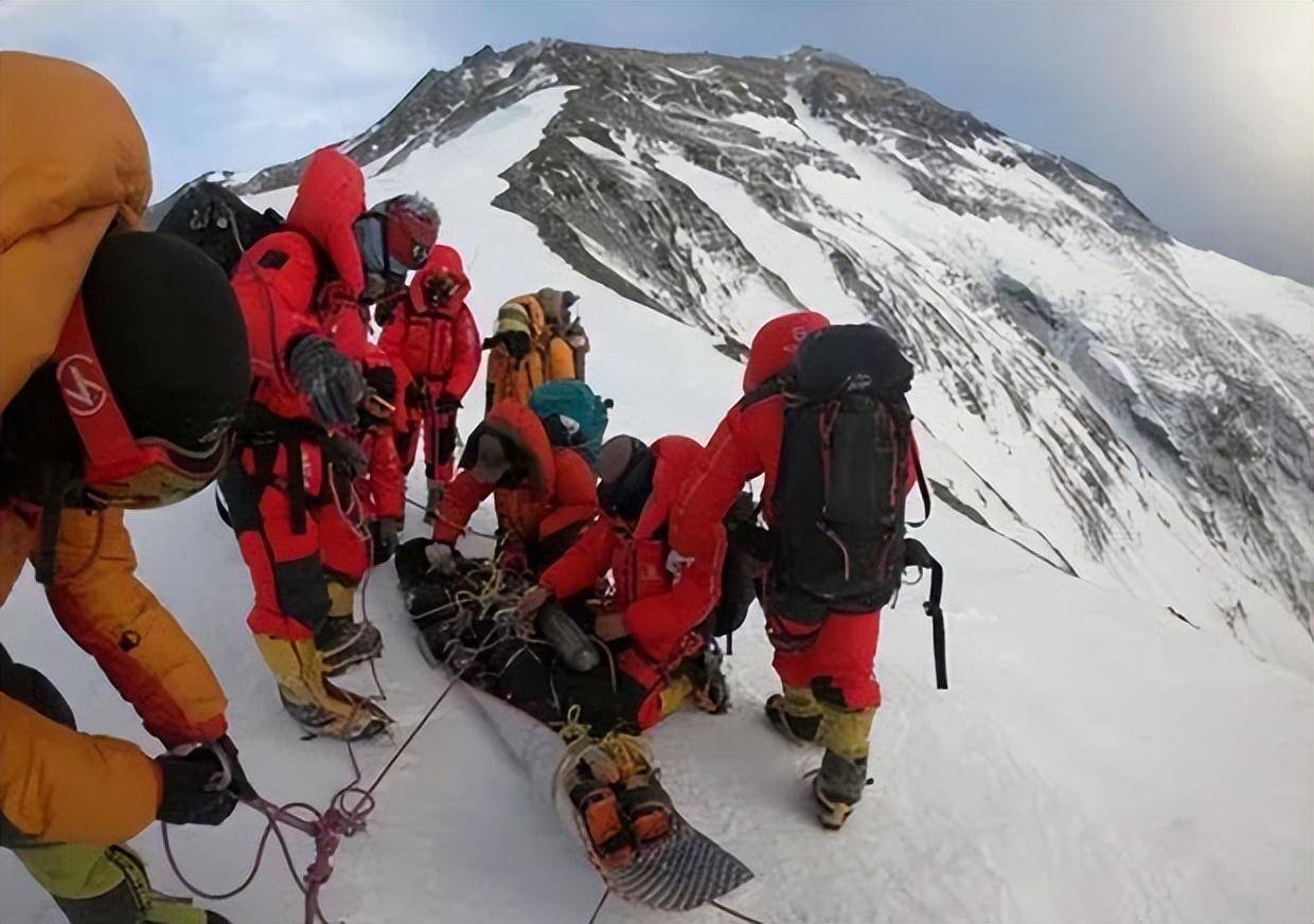 珠峰上著名的遇难者绿靴子,已长眠20多年,为何无人搬运?