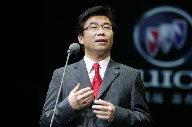 丁磊:从上汽老炮浦东区长到华人运通志在改变出行|汽车面孔连载(76)