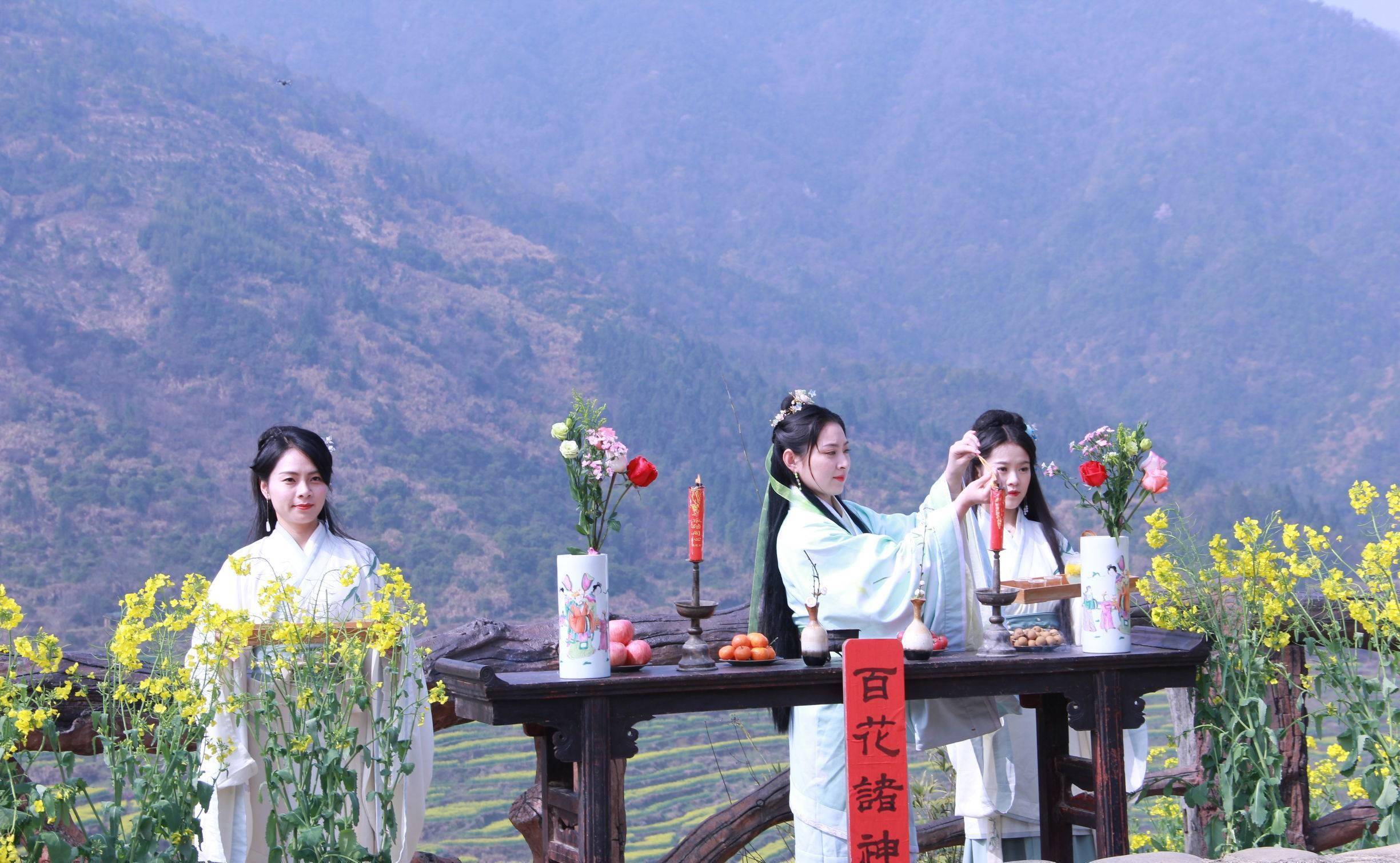 全球最美梯田之一,就藏在江西这个小村里,吸引美女