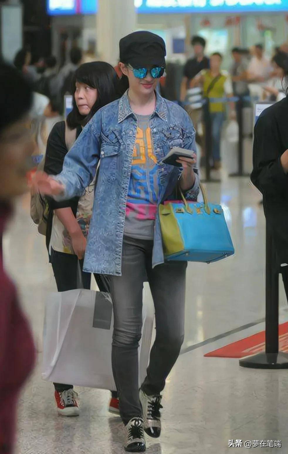 别再吐槽刘亦菲的衣品很差,感觉是衣服配不上她,就是披麻袋都美_服装