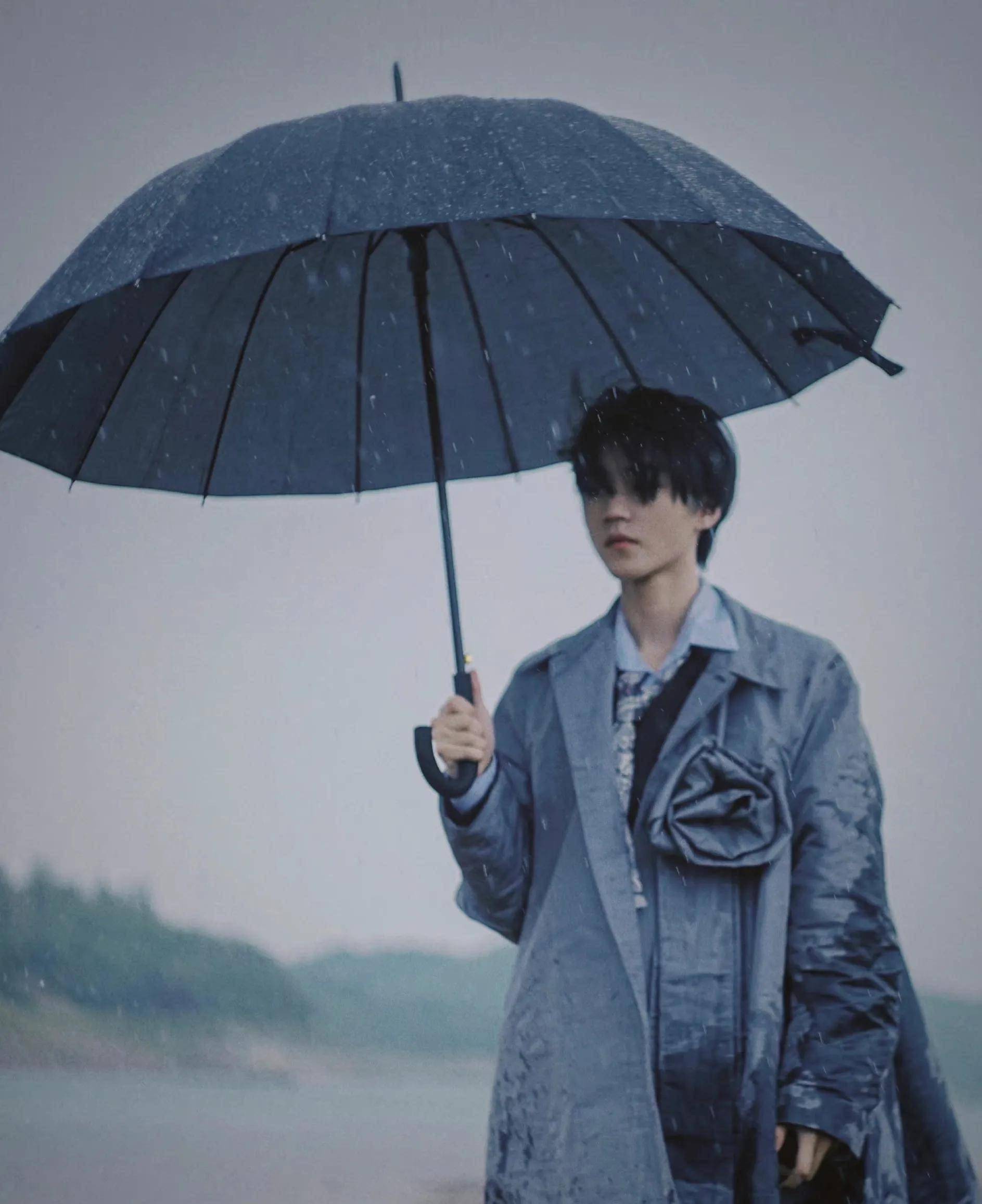 男明星撑伞照盘点,颜值氛围皆拉满,你最pick谁_感觉_什么_时候