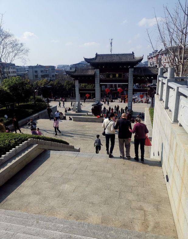 永州这座楼,不仅是永州的地标建筑,也是一条交通要道_零陵_东山_潇水