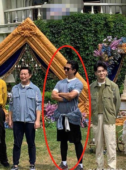 洪世贤分手十周年首秀,凌潇肃身材管理让人羡慕_网友_节目_穿着