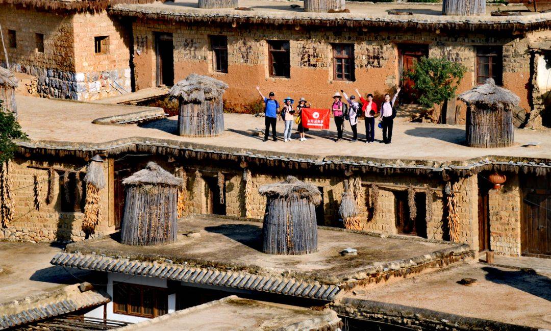 历史沙甸大寺的礼拜依旧在耳边回荡洁白如雪的梨花洗涤着世间的纷扰而