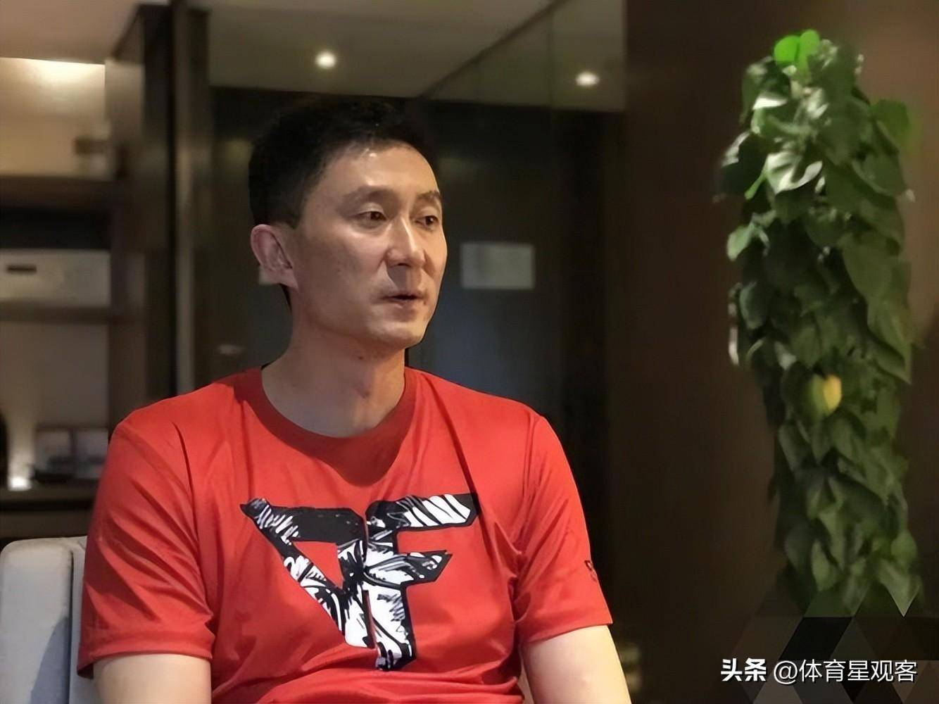 杜锋:三个姐姐供他打球,夺冠后为姐姐养子,风光背后有泪水_父母_教练