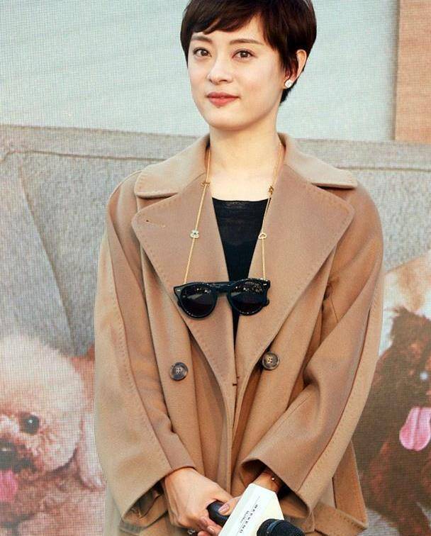 去年还和老公邓超一起主演了电影《影》,让大家知道孙俪可不仅仅之后