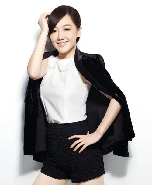 气质女神薛佳凝,要一直美下去